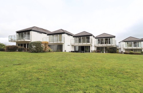 Saundersfoot Cottage | Cabin ∙ 2 bedrooms ∙ 5 guests