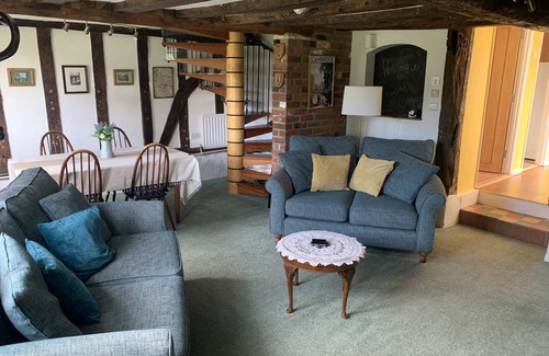 Shepreth Cottage | Cabin ∙ 2 bedrooms ∙ 4 guests