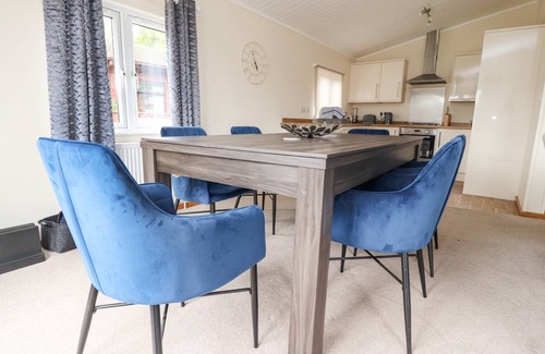 South Lakeland Leisure Village Cottage | Cabin ∙ 2 bedrooms ∙ 4 guests
