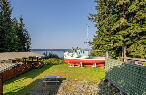 Alert Bay Cabin | {Cabin 2} The Cabins at Alert Bay Cabin