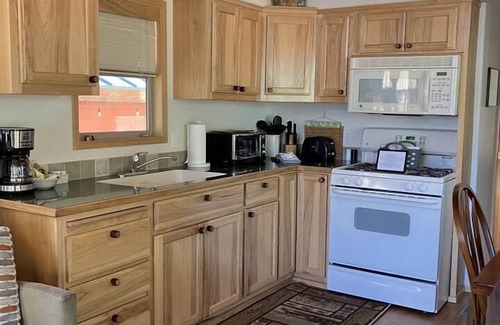 Ashland House | Cabin #23 at Hyatt Lake Resort