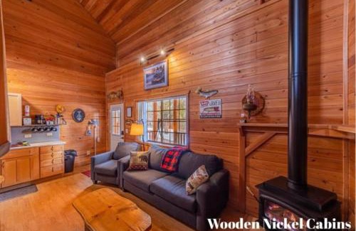 Christopher Creek Ski Chalet | Cabin #3 Rainbow Trout - Pet Friendly- Sleeps 6 - Playground & Game Room