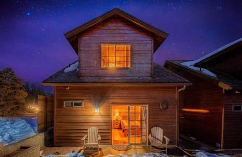 Christopher Creek Ski Chalet | Cabin #3 Rainbow Trout - Pet Friendly- Sleeps 6 - Playground & Game Room