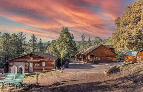 Christopher Creek Ski Chalet | Cabin #3 Rainbow Trout - Pet Friendly- Sleeps 6 - Playground & Game Room