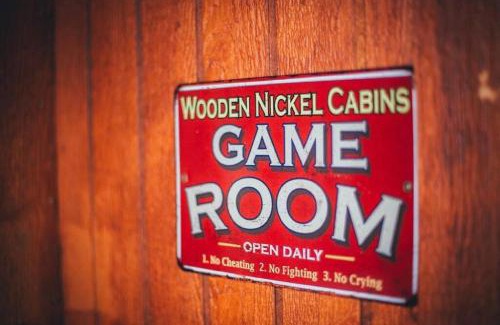 Christopher Creek Ski Chalet | Cabin #3 Rainbow Trout - Pet Friendly- Sleeps 6 - Playground & Game Room