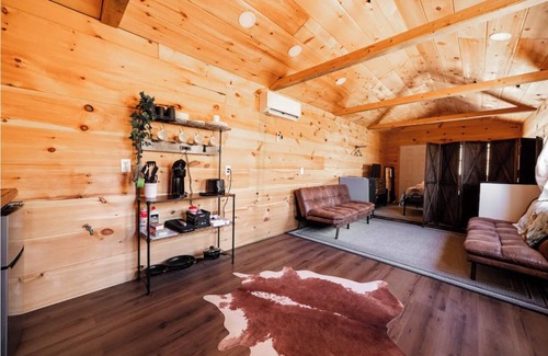 Joelton Cabin | Cabin 4 @ Jones Farm Venue and Cabins