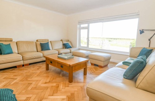 Ty Croes Cottage | Cabin ∙ 5 bedrooms ∙ 12 guests