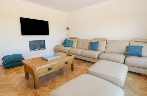 Ty Croes Cottage | Cabin ∙ 5 bedrooms ∙ 12 guests