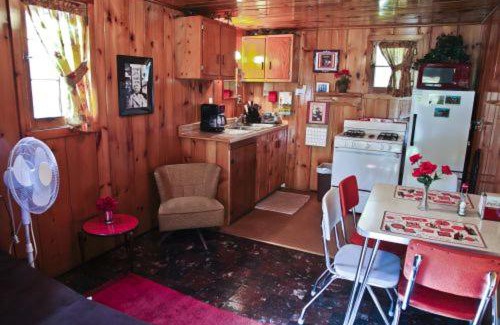 Carp Lake House | Cabin #6 - Casablanca cabin