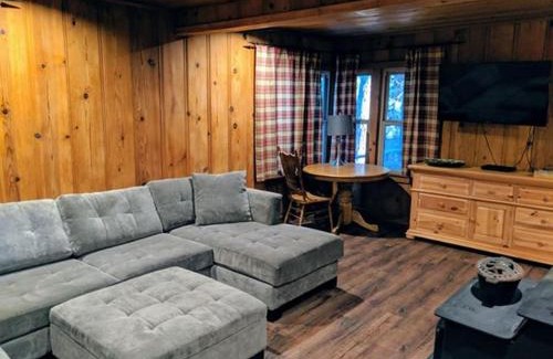 Strawberry House | Cabin #7