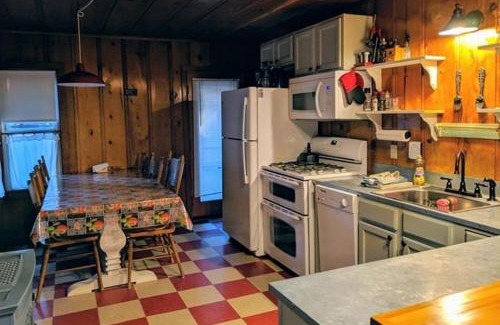 Strawberry House | Cabin #7