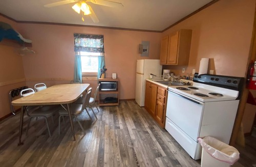 Warsaw Cabin | Cabin 8 - Reel and Trigger