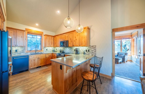 Powell Butte Cabin | Cabin 86 Sage Canyon - Brasada Ranch I Hot tub I Golf I Mountain Views