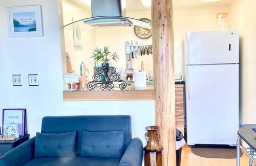 Kenai Cabin | CABIN BY THE BLUFF OF KENAI RIVER WITH MOUNTAIN VIEW