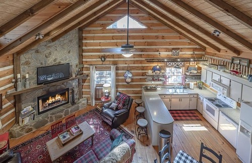 Dial Cabin | Cabin+Creek+Natl Forest+Hot Tub+Fire Pit+Pool Table