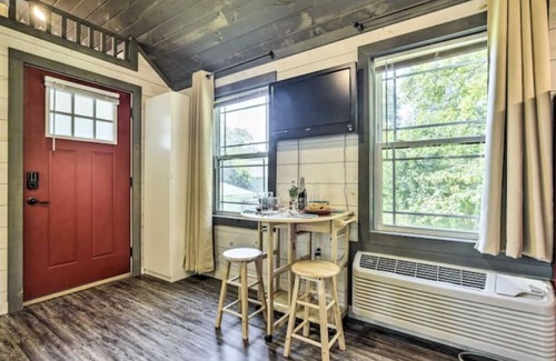 Durham Cabin | Cabin Downtown Durham