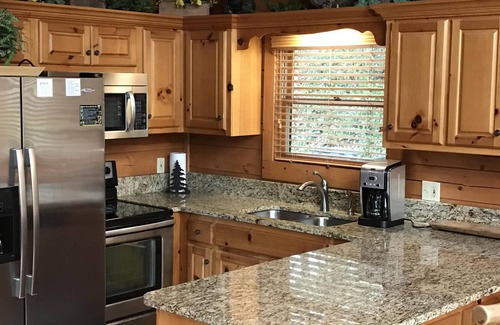 Gatlinburg Cabin | Cabin Fever ~Pet friendly~ located in Black Bear Falls Community~ Gatlinburg TN