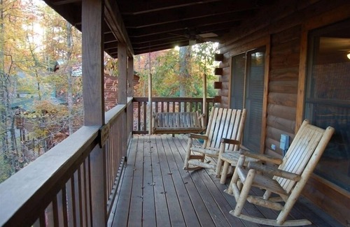 Gatlinburg Cabin | Cabin Fever ~Pet friendly~ located in Black Bear Falls Community~ Gatlinburg TN