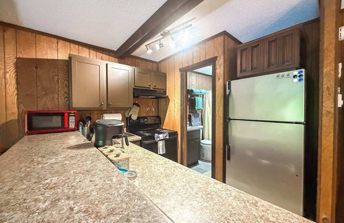 Bessemer Cabin | Cabin Fevers 1 @BigPowderhorn~ Sauna, Pet Friendly, Close to Trails & Fire Pit