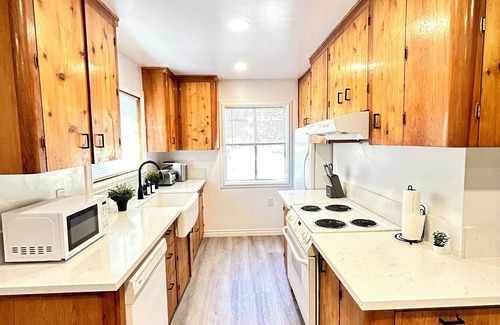 Julian Cabin | Cabin for 10! Steps to Main st Hot tub/firepit/BBQ