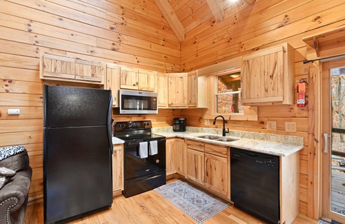 Logan Cabin | Cabin In Hocking Hills! Pet Friendly, Hot Tub, Secluded.