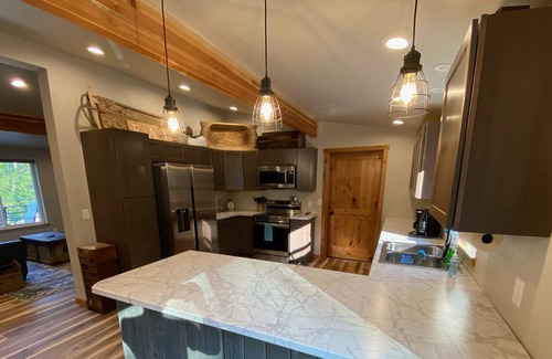 Rapid City Cabin | Cabin in the Black Hills w/hot tub and mountain views!