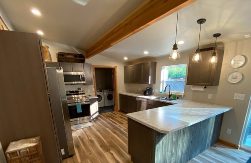 Rapid City Cabin | Cabin in the Black Hills w/hot tub and mountain views!