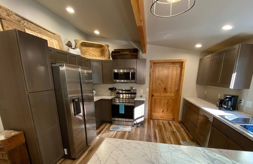 Rapid City Cabin | Cabin in the Black Hills w/hot tub and mountain views!