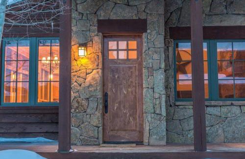 Big Sky Apartment | Cabin in the Heart of Town - Big Sky