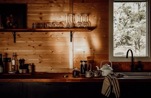 Jindabyne Cabin | Cabin in the Snowy Mtns - 5 mins > Jindabyne