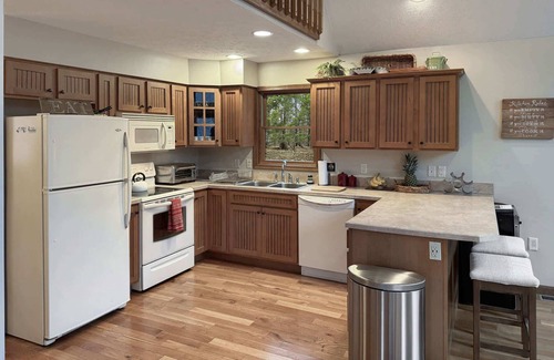 Great Cacapon Cabin | Cabin in the Woods w/Hot Tub, Fire Pit & More