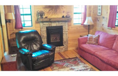 Hendersonville House | Cabin in the Woods-Peaceful 1BR 20-Acre Rural Retreat-HotTub&WiFi near Asheville