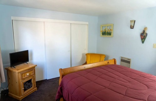 Whispering Forest House | Cabin located near Slopes- close to stores
