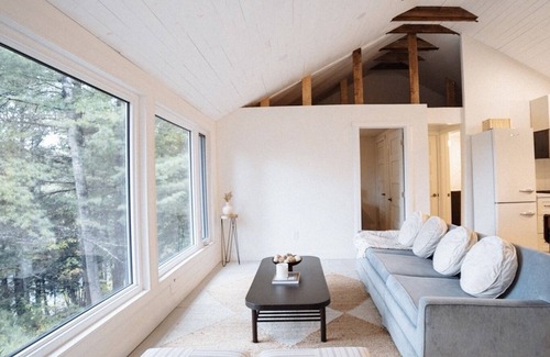 Minden Hills Cabin | Cabin on Lake Davis | Haliburton| Minden Hills | Kawartha Lakes | Hot Tub