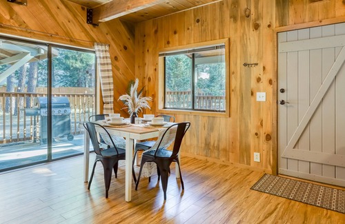 Sisters Cabin | Cabin on large wooded lot with fireplace, washer/dryer, grill, & pool