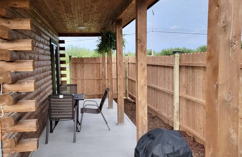 Potsdam Cabin | Cabin Retreat on Elm Street- 5 minutes from Potsdam Universities