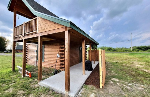 Potsdam Cabin | Cabin Retreat on Elm Street- 5 minutes from Potsdam Universities