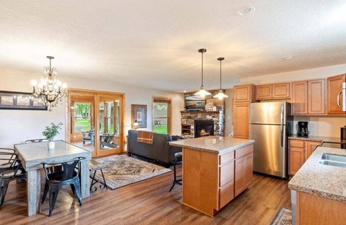 Nisswa Cabin | Cabin Retreat Steps from Gull Lake
