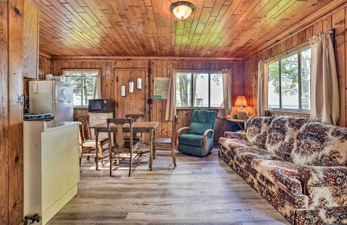 Houghton Lake Cabin | Cabin Situated on the Bank of Houghton Lake!