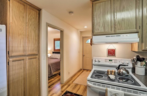 Trinity Center Cabin | Cabin w/Backyard Space - 1/2 Mi to Trinity Lake!