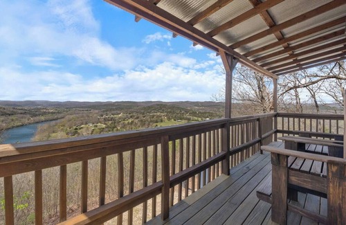 Eureka Springs House | Cabin w/King Bed, Jacuzzi + View