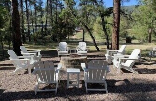 Payson Cabin | Cabin with 2 beds, Fireplace, Kitchen, Porch Swing