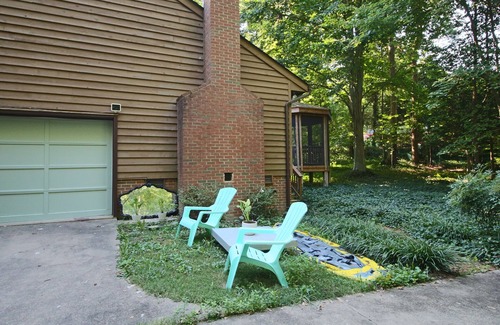 Fredericksburg House | cabin with bikes
