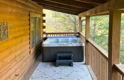 Sevierville House | Cabin with Deck, Hot Tub and Douglas Lake Resort Perks