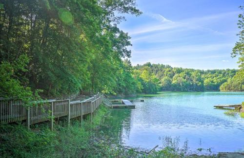 Sevierville House | Cabin with Deck, Hot Tub and Douglas Lake Resort Perks