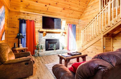Sevierville House | Cabin with Deck, Hot Tub and Douglas Lake Resort Perks