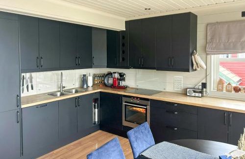 Gulen Municipality House | Cabin With Sea Views In Mjømna