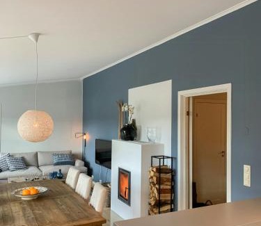 Torjulvagen House | Cabin With Views Over Straumsundet