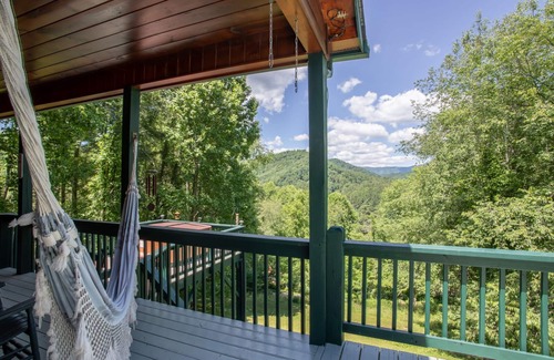 Sugar Grove Cabin | Cabin with Views & River Access