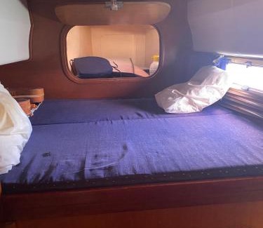 Sainte-Anne Boat Rental | Cabine catamaran Baie de Ste Anne
